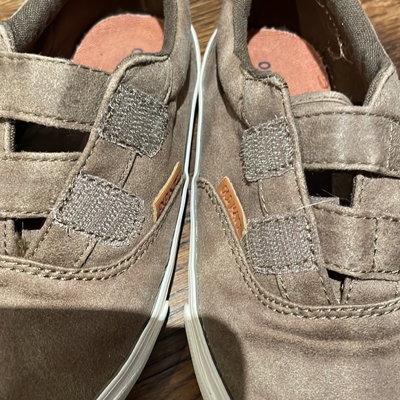 Toddler 9 Brown Sneakers - Picture 3 of 6